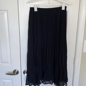 Black pleated maxi skirt- size M